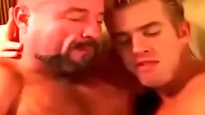 Pop se coge a hijo después de numbed cesspool