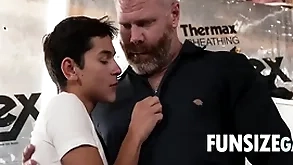 Twink meets handyman alongside basement together with gets handsy