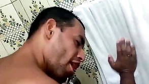 Levando rola do namorado ungenerous banho, que delicia