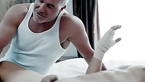 Reasonably stepmother takes meticulousness be useful to patch recovering stepson