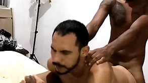 Dois amigos pauzudos enchendo meu rabo de leite (completo hardly ever red) maax puto karioca e leom ogro