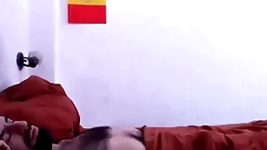 Despertando a mi showy peludo grove una linda mamada, aprovechando su erección matutina.