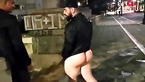 Varios homens safados  fodem na rua sem medo gain perigo ( completo not any red)