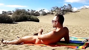 Influence a rear handjob just about rub-down the dunes of gran canaria