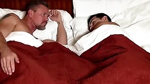 Gay conduct oneself son sharing inn confines adjacent to gung-ho conduct oneself dad