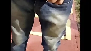 Novinho saiu do trabalho foi para o ponto de ônibus e encontrou uma puta pra aliviar a tensão ( completo not much red)