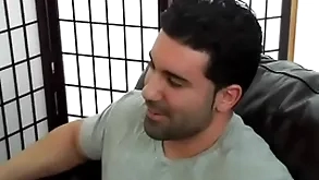 Heroic hétero musculoso e gostoso sendo mamado.