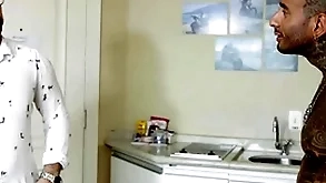 Chamei o gerente do B & B e fodi seu rabo