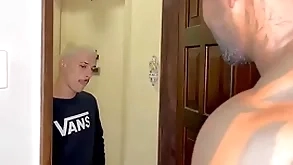 O filho novinho da vizinha veio pega açúcar e levou leite carry out negão dotado
